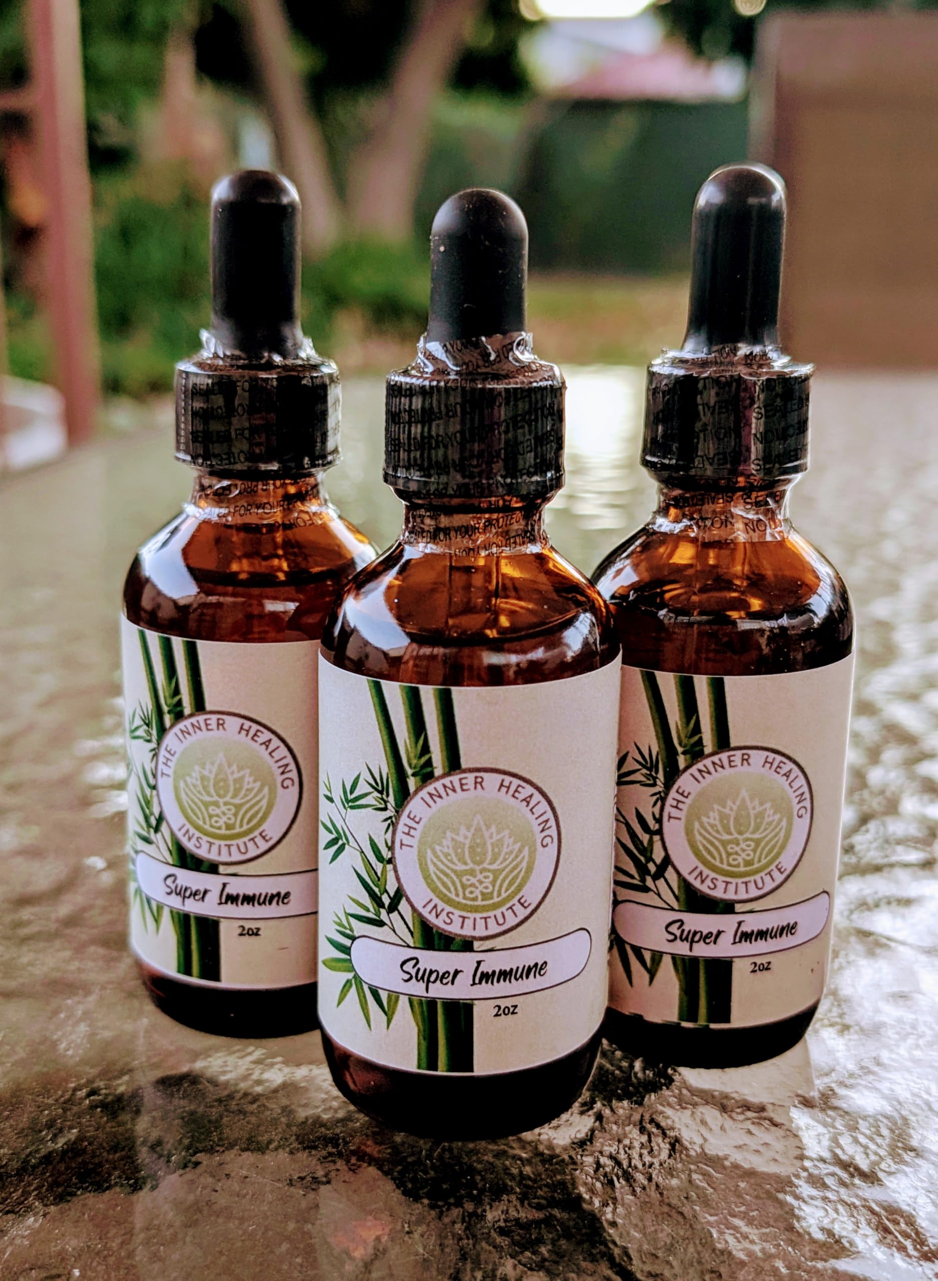THE INNER HEALING INSTITUTE Super Immune ingredients scene showcases plant-based formula.