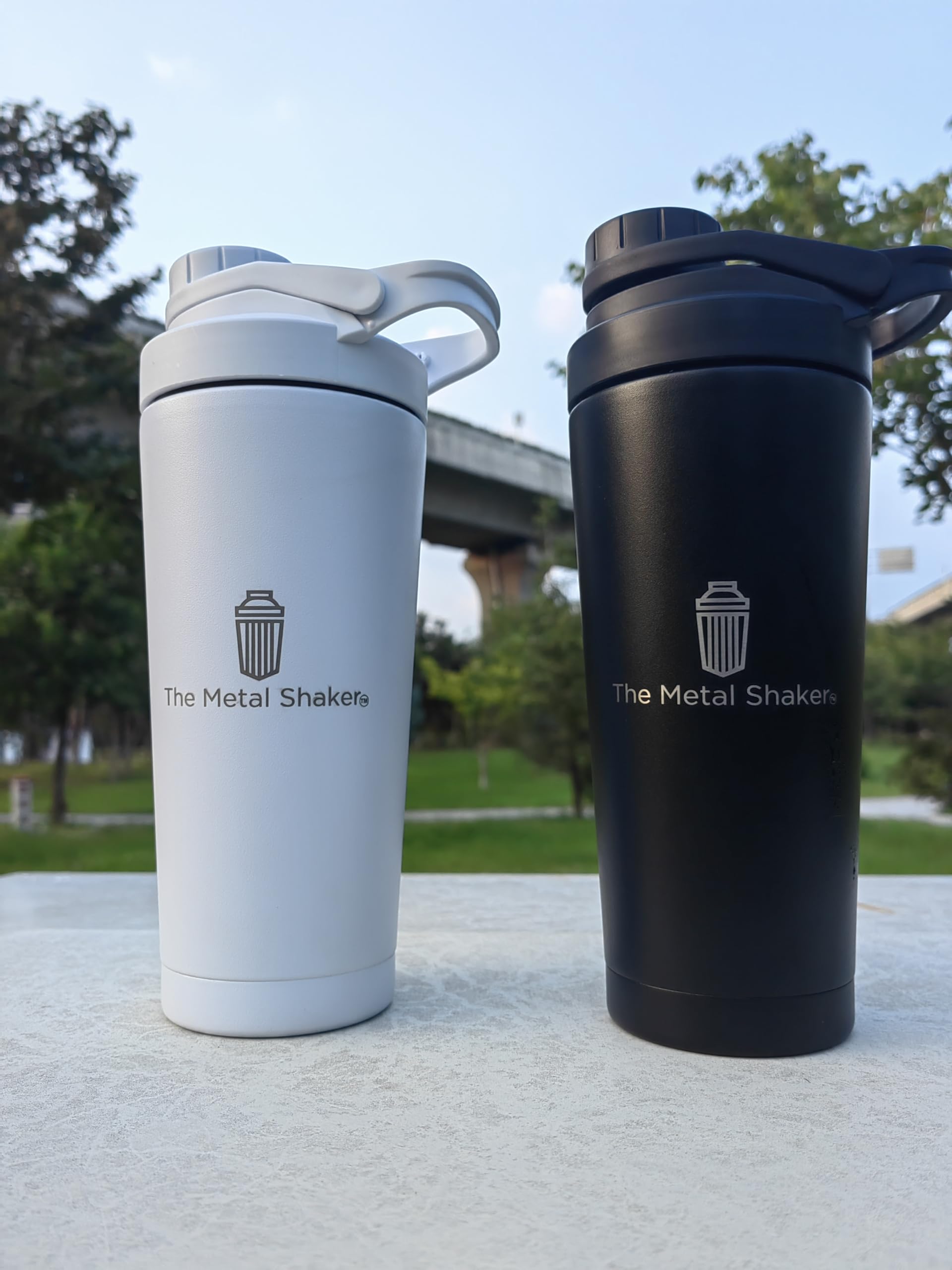 The Metal Shaker preserves pure flavor without metallic aftertaste during shakes.