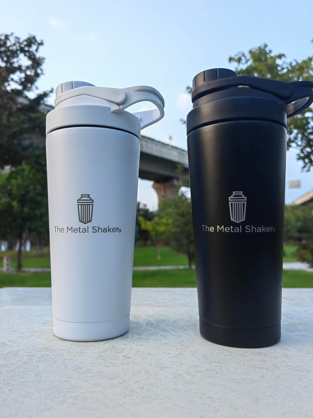 The Metal Shaker preserves pure flavor without metallic aftertaste during shakes.