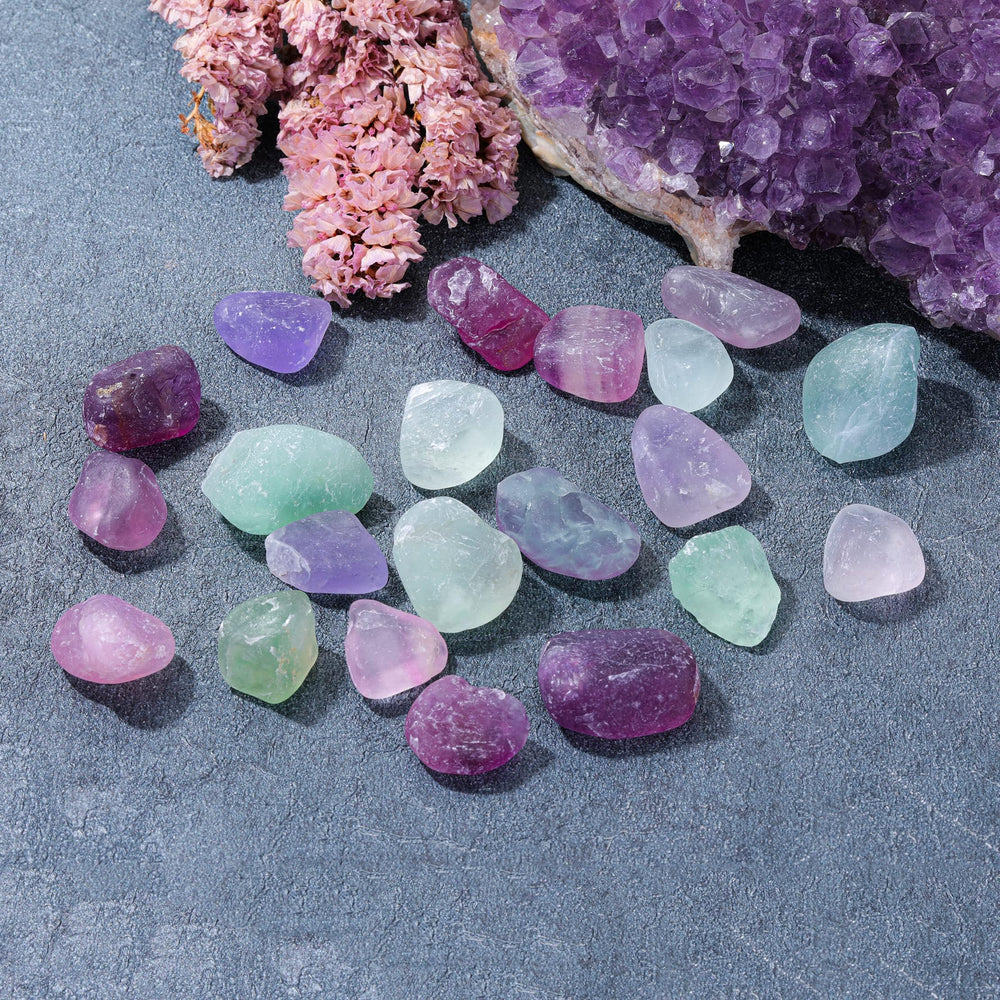 Top Plaza fluorite stones glow blue-green under UV light for vibrant display.