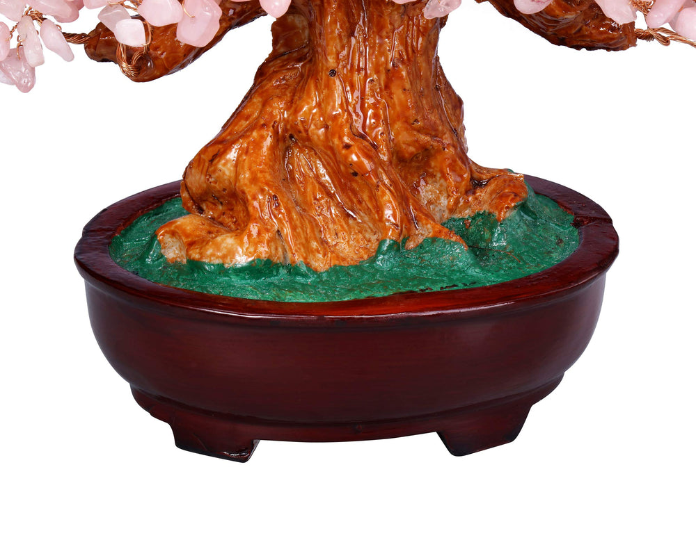 Top Plaza Resin base detail shows sturdy foundation for long-lasting display