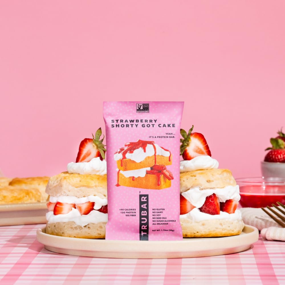 TRUBAR Strawberry Shorty Got Cake bar dairy-free serving, ideal post-workout.