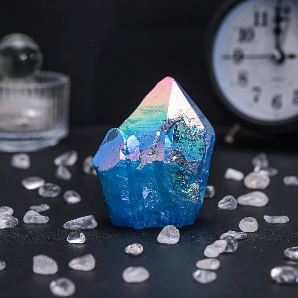 TUMBEELLUWA geode rock decor on shelf showing shimmering colors.