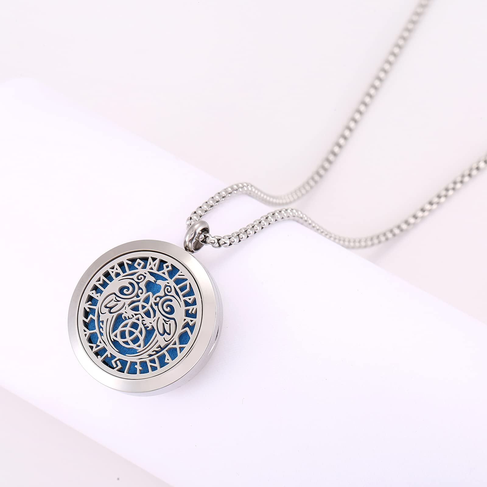 UTHOSMDO gift-ready packaging highlights a thoughtful aromatherapy accessory.