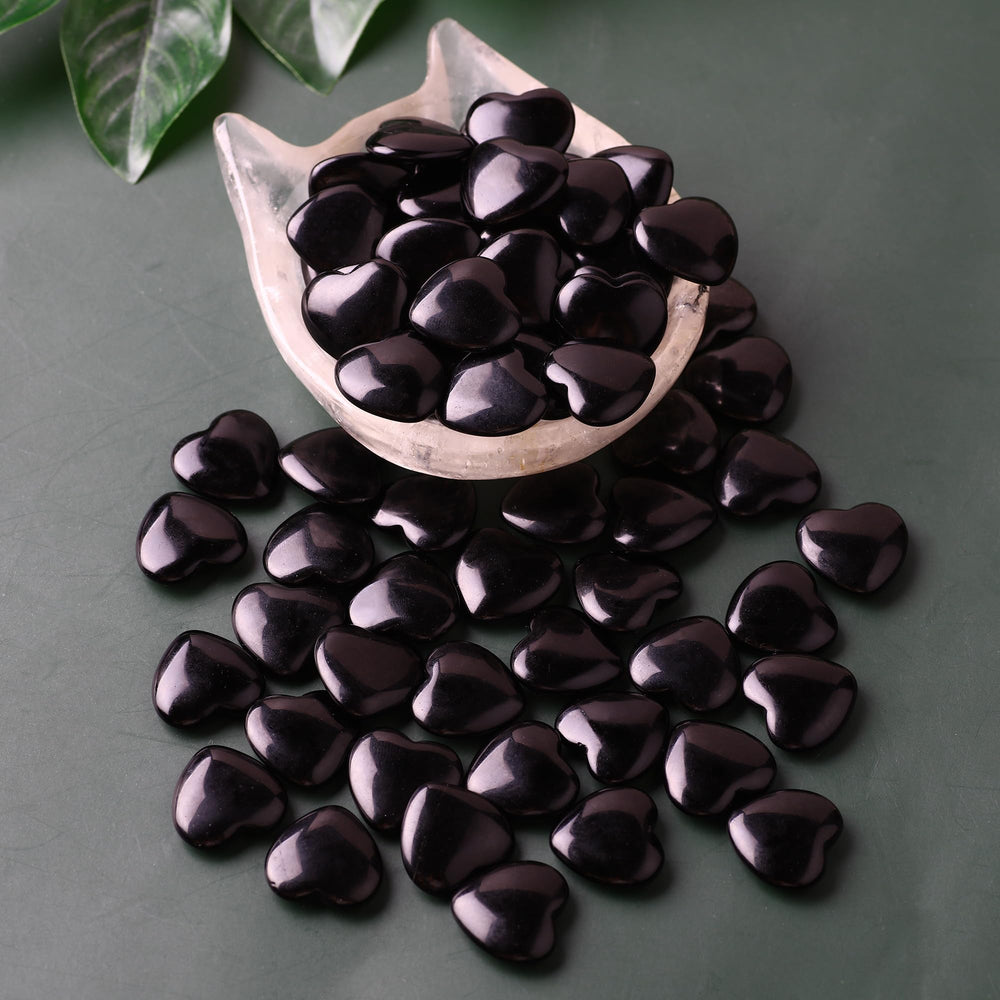 UU UNIHOM portable palm stone highlights a smooth, cool touch during travel.