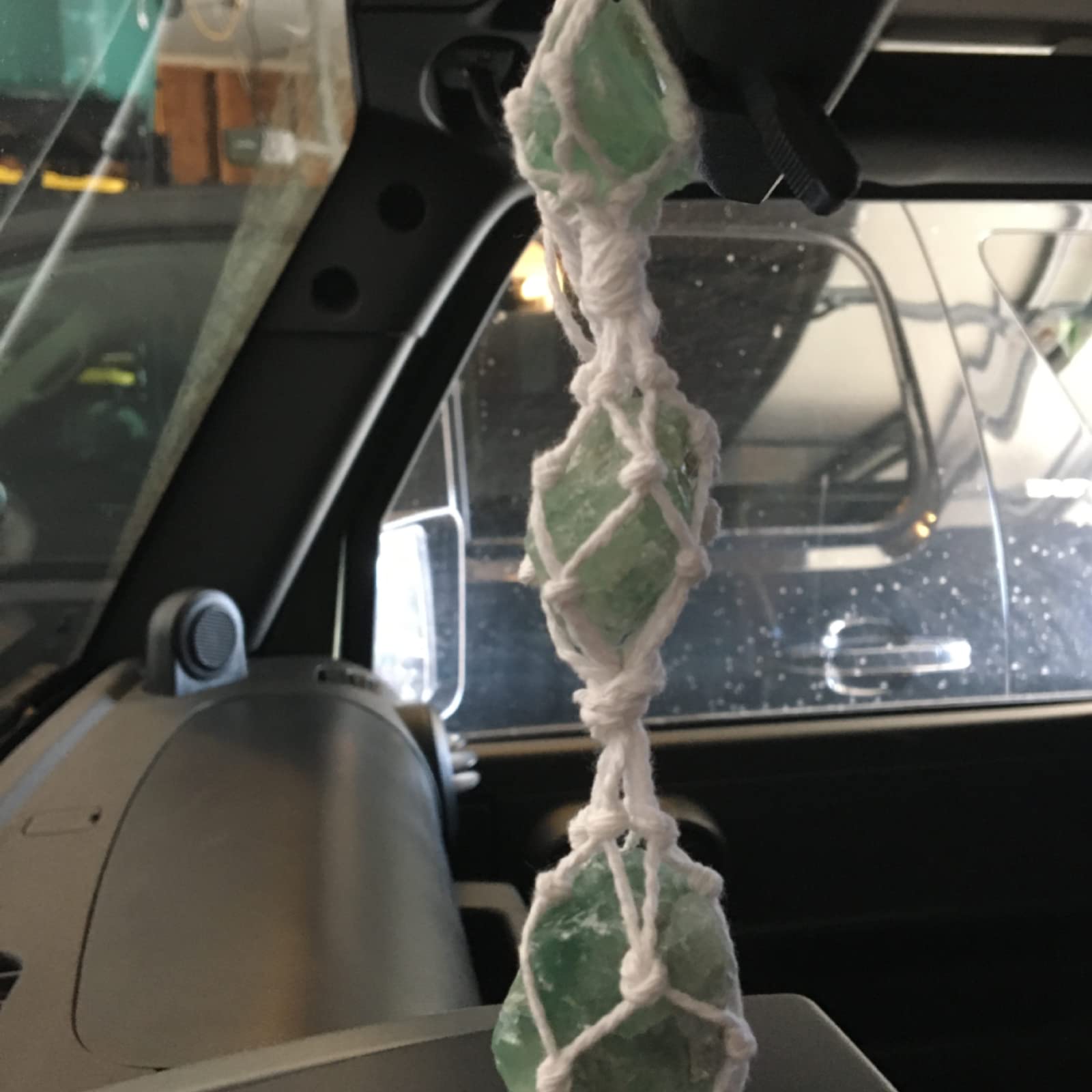 UU UNIHOM green fluorite rough supports beginner wrapping and easy projects.
