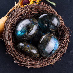 UU UNIHOM Labradorite palm stone size range 38–68 mm for pocket use.