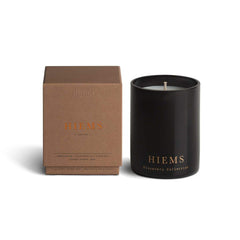 Vancouver Candle Co. Hiems Discovery label close-up highlights natural oils for a pure aroma.