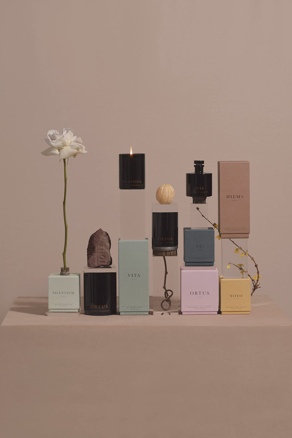 Vancouver Candle Co. Hiems Discovery natural essential oils visible in high-quality blend.