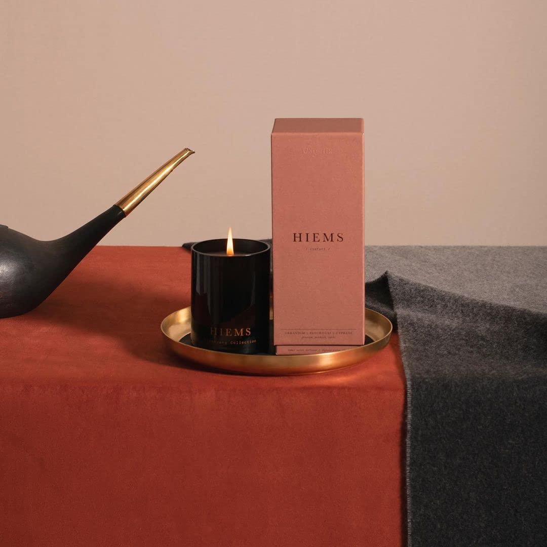 Vancouver Candle Co. Hiems Discovery soy wax close-up emphasizes clean, eco-friendly burn.