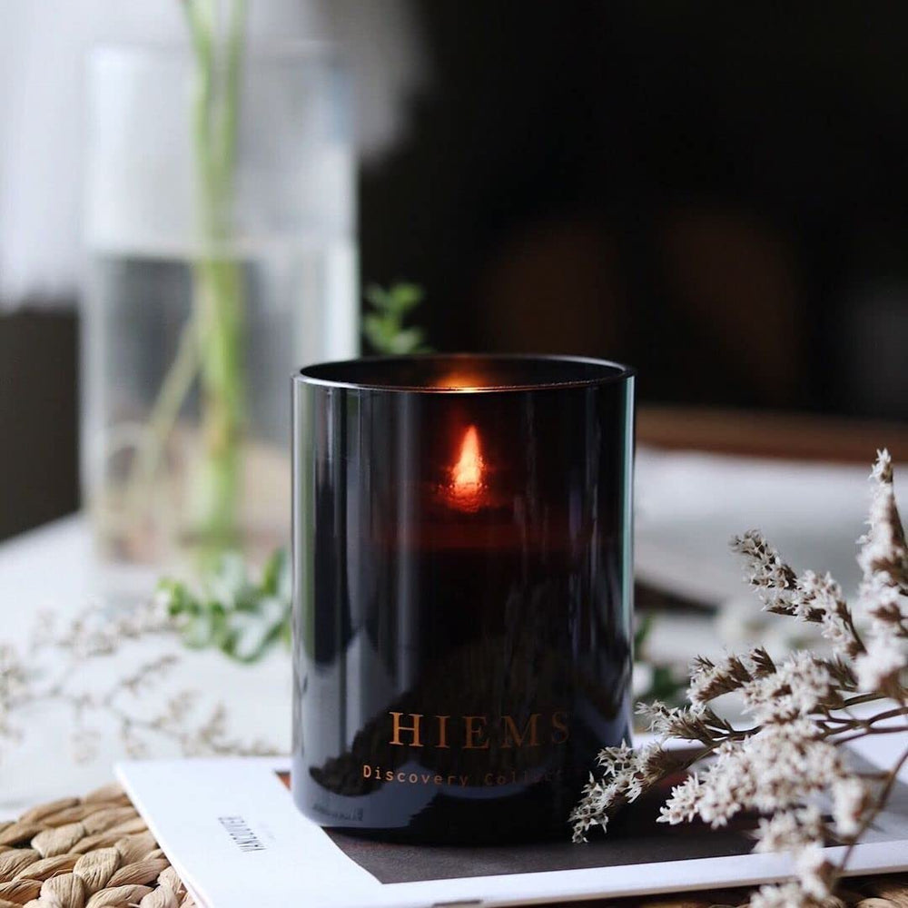 Vancouver Candle Co. Hiems Discovery cotton wick close-up hints at craftsmanship and premium design.