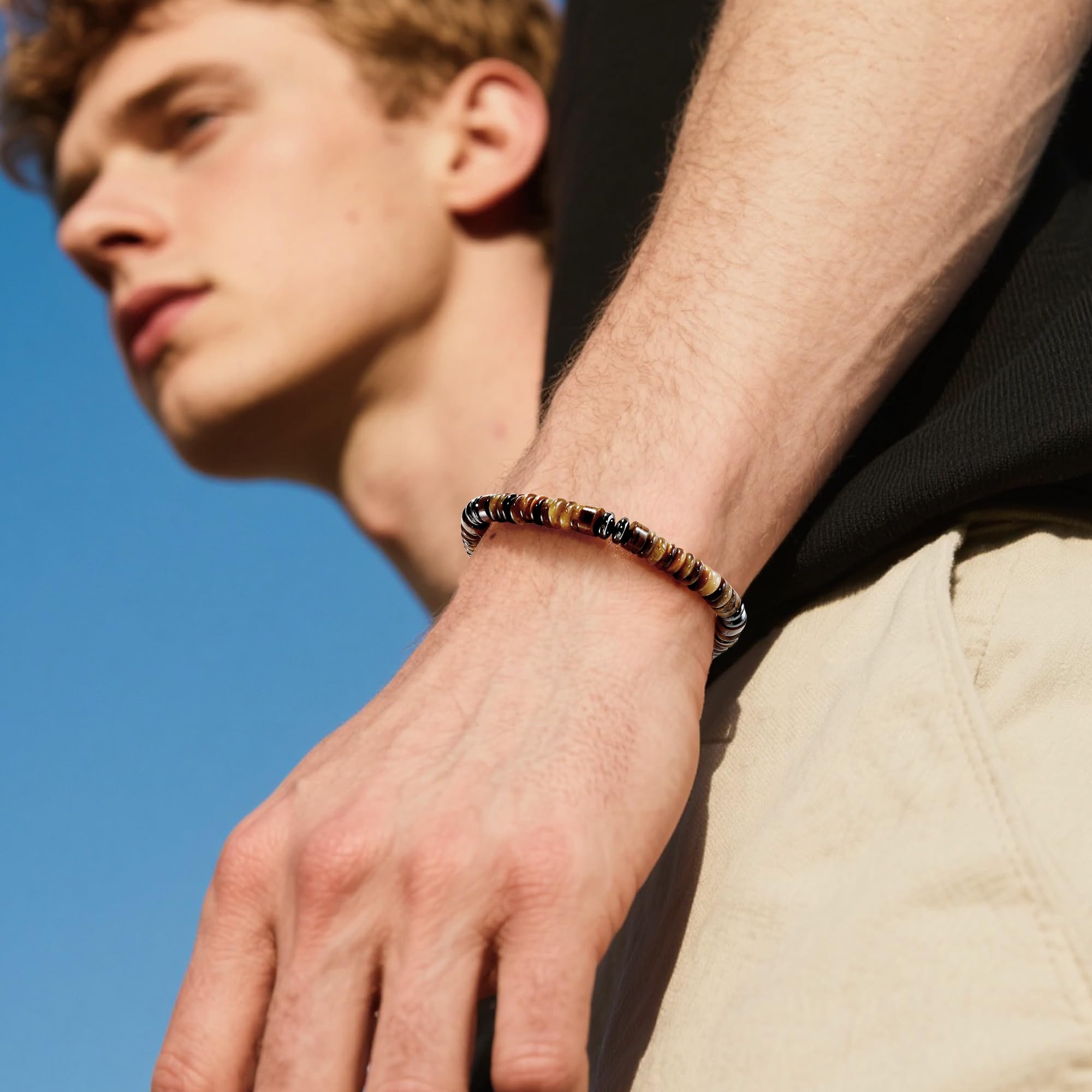 VIBILIA unisex beaded bracelet with shimmering stones, suitable for gifting on special occasions.