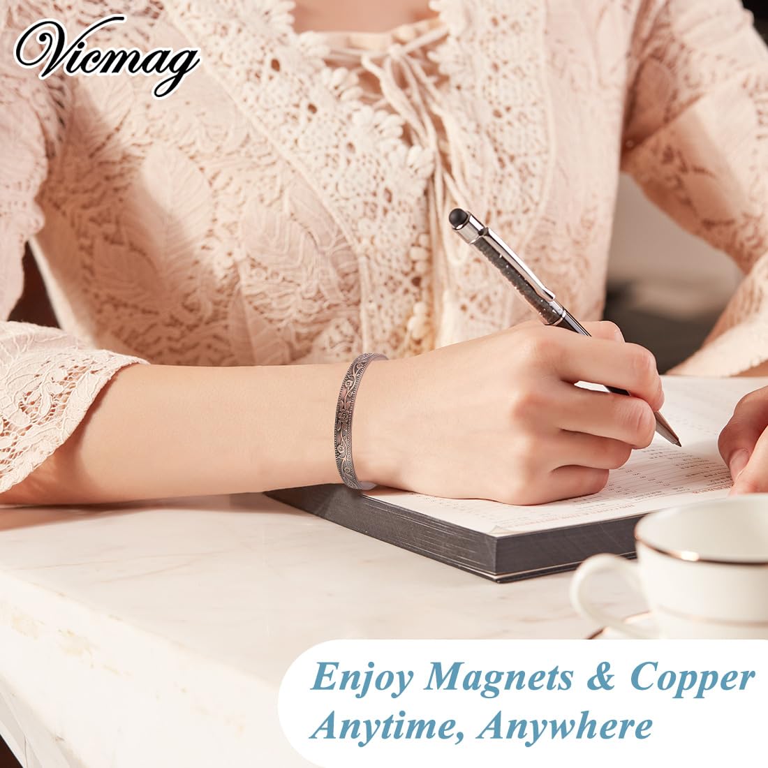 Vicmag gift box presentation for the copper bracelet set