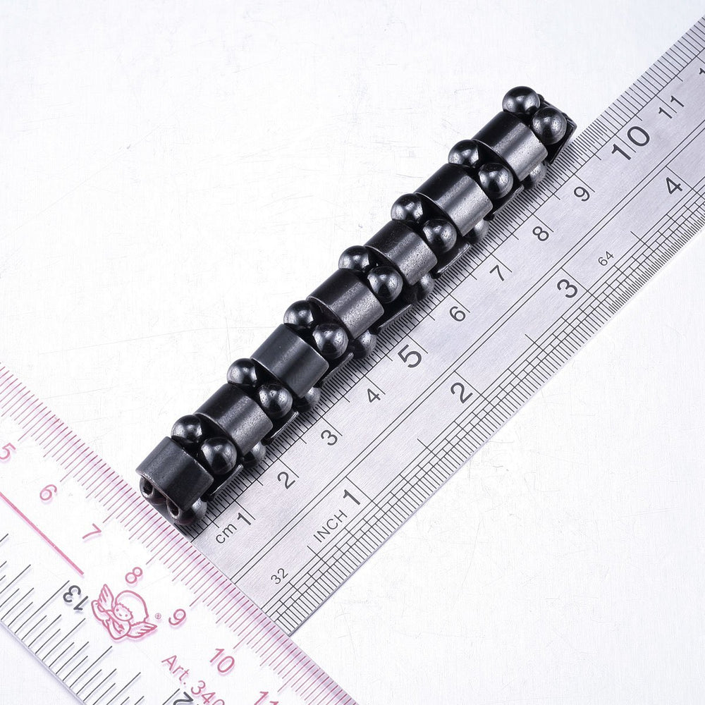 VIKI LYNN stylish hematite bracelet adds a polished touch to any look.