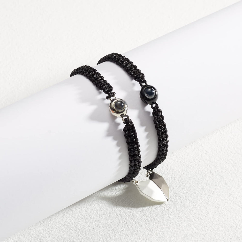 VIMIEW velvet gift pouch with magnetic bracelets, ready for gifting.