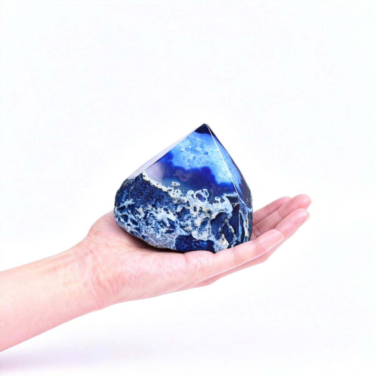VIZYTOU agate wand irregular column dyed blue on coastal shelf for calm ambiance