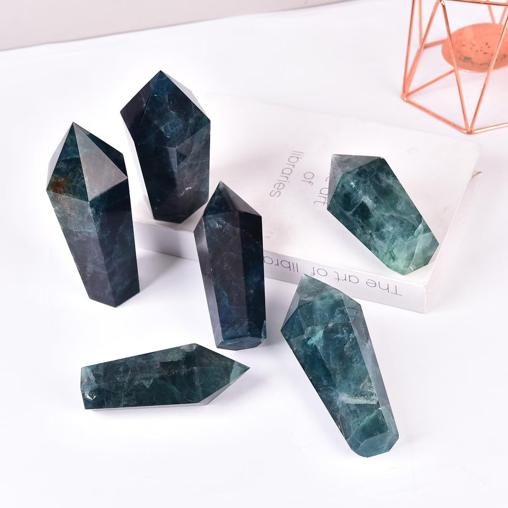VIZYTOU fluorite obelisk used as elegant home décor accent.