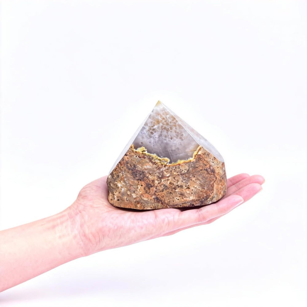 VIZYTOU Rough Agate Wand with layered bands for grounding during meditation