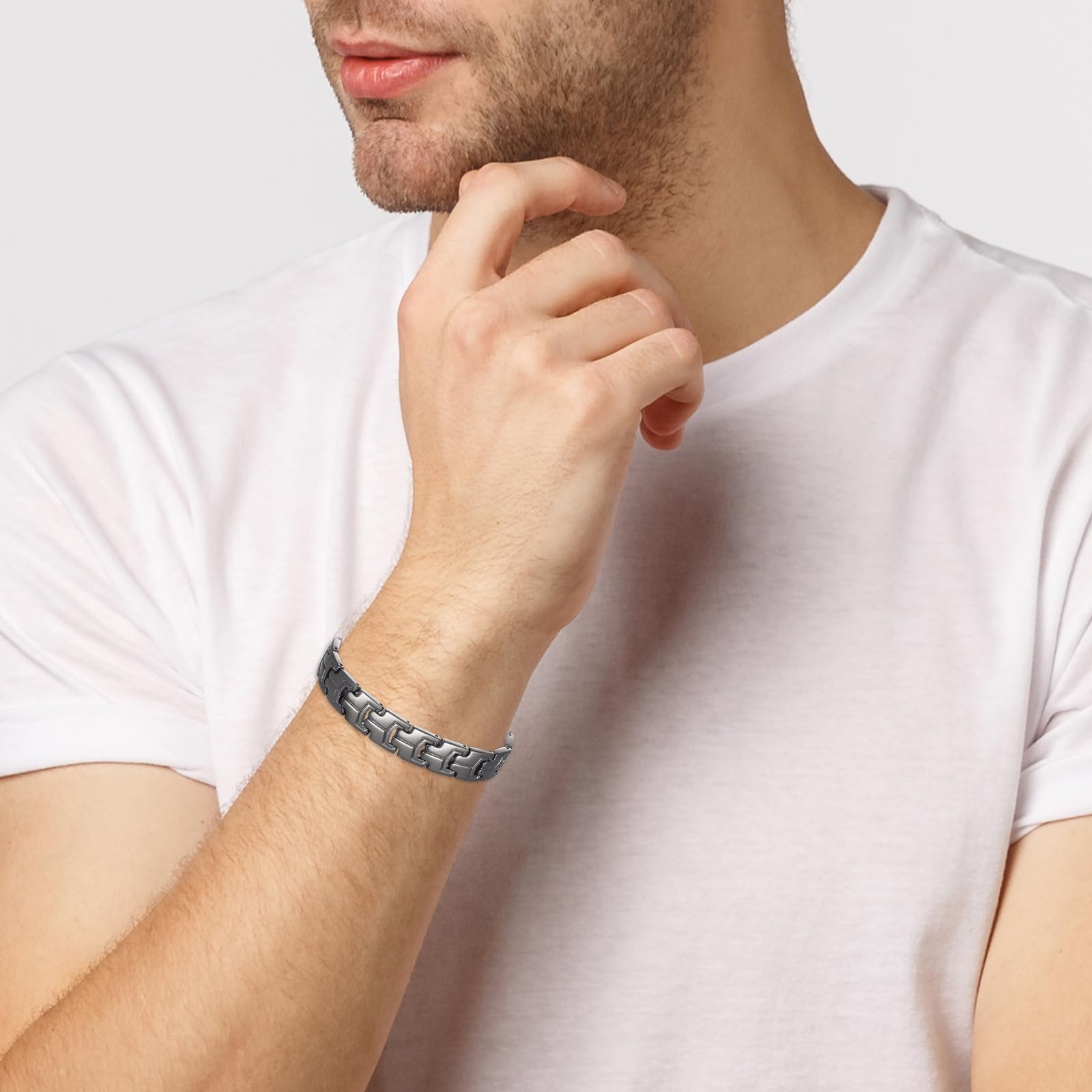 Wollet Puer copper bracelet in lifestyle setting for versatile, everyday wear.