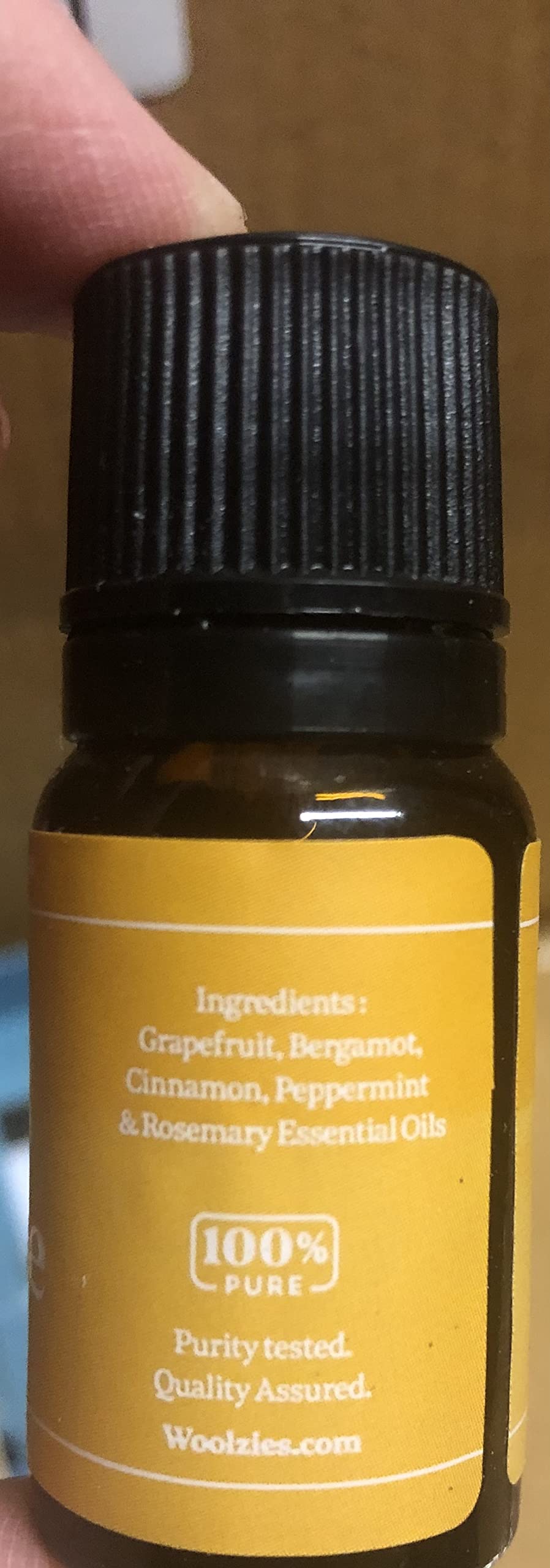 Woolzies Unwind diffuser scene shows easy home diffusion for relaxation.