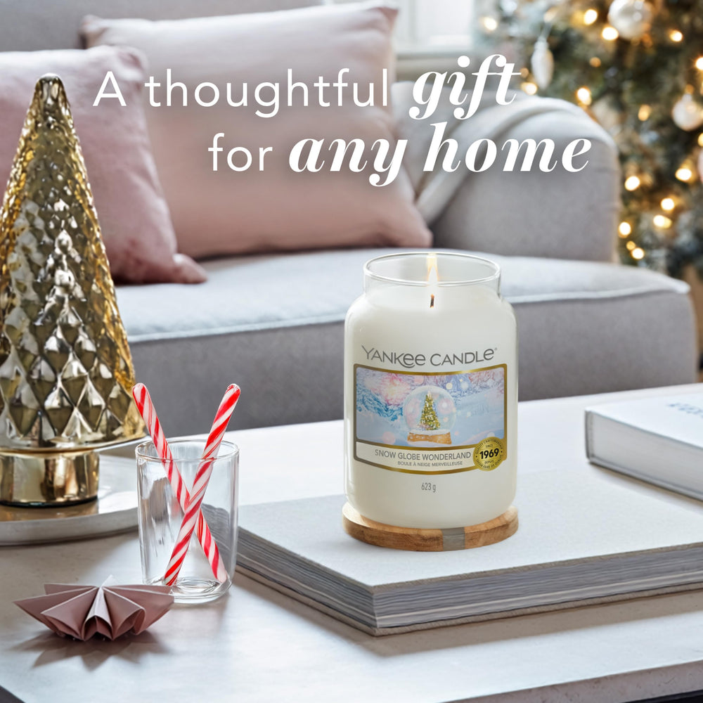 Yankee Candle removable label offers a personalized gift look.