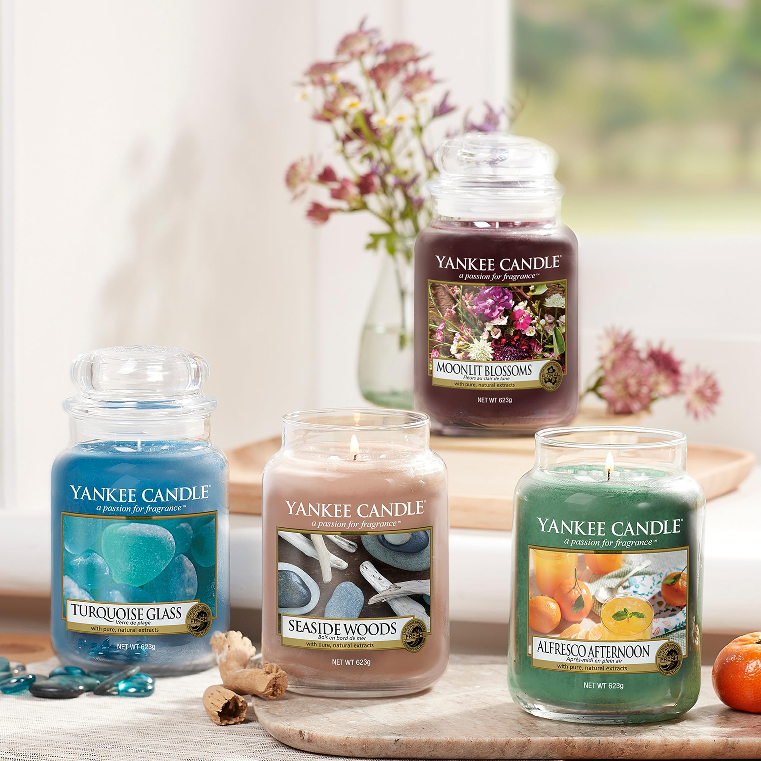 Yankee Candle Seaside Woods lid-off packaging image illustrating easy use