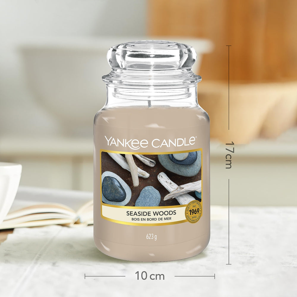Yankee Candle Seaside Woods wax pool close-up highlighting high-quality paraffin wax