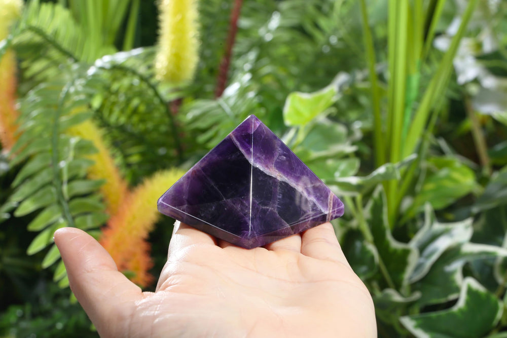YATOJUZI amethyst meditation crystal enhances serenity during routines.