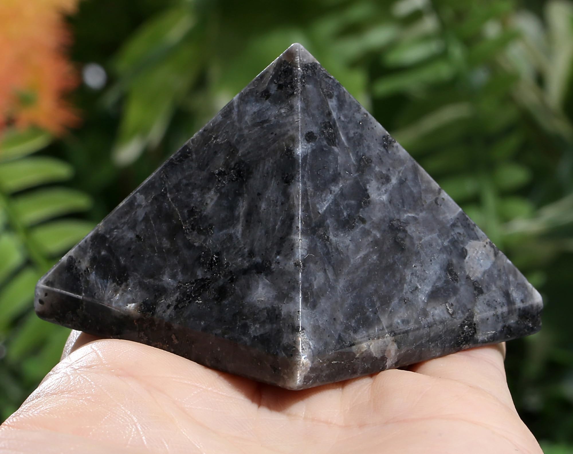 YATOJUZI Labradorite crystal meditation setup showing calming energy for focus
