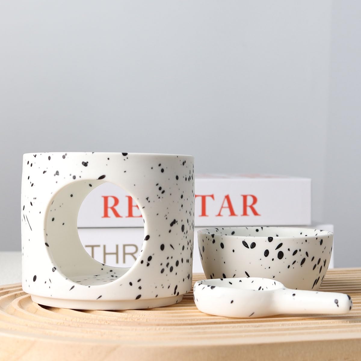 Yeerockal Ink Splash ceramic design enhances desks and shelves with modern flair