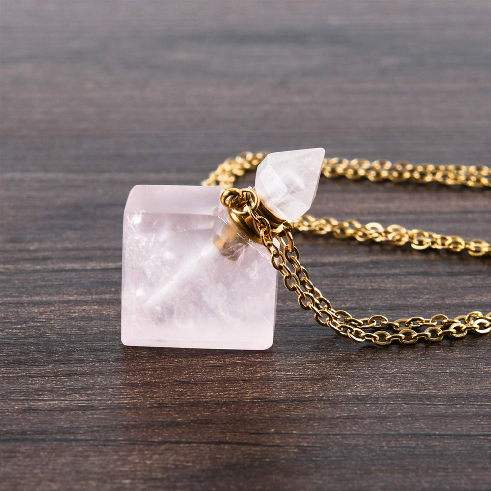 YGLINE perfume bottle pendant close-up shows fragrance diffusion while worn