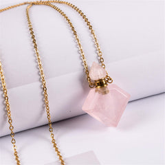 YGLINE natural crystal aromatherapy necklace showcases crystal pendant details