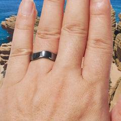 Gift-ready YITANA ring packaging supports thoughtful presentation.