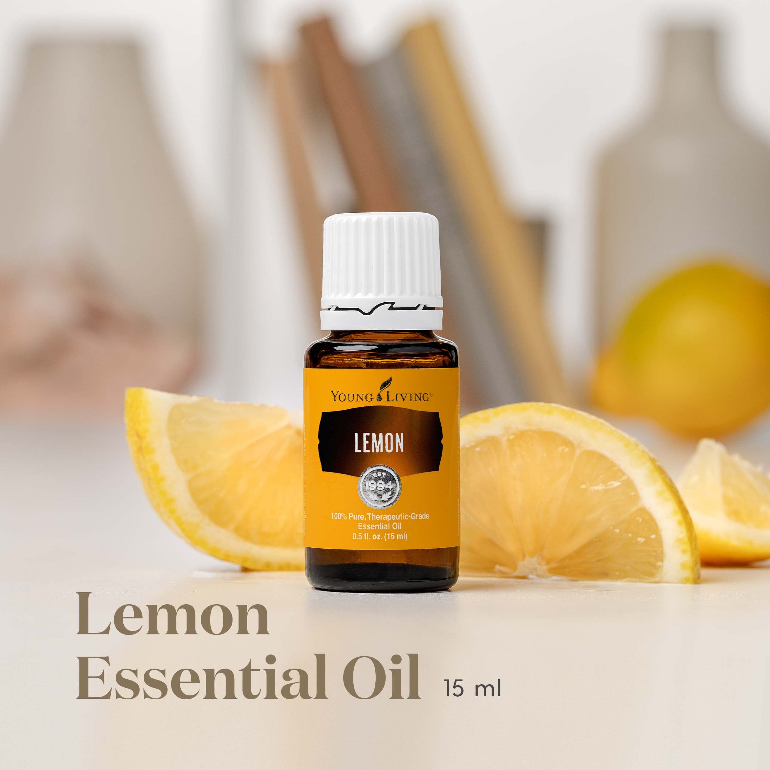 Diffuser ambient with Young Living Lemon Oil for a fresh room atmosphere.