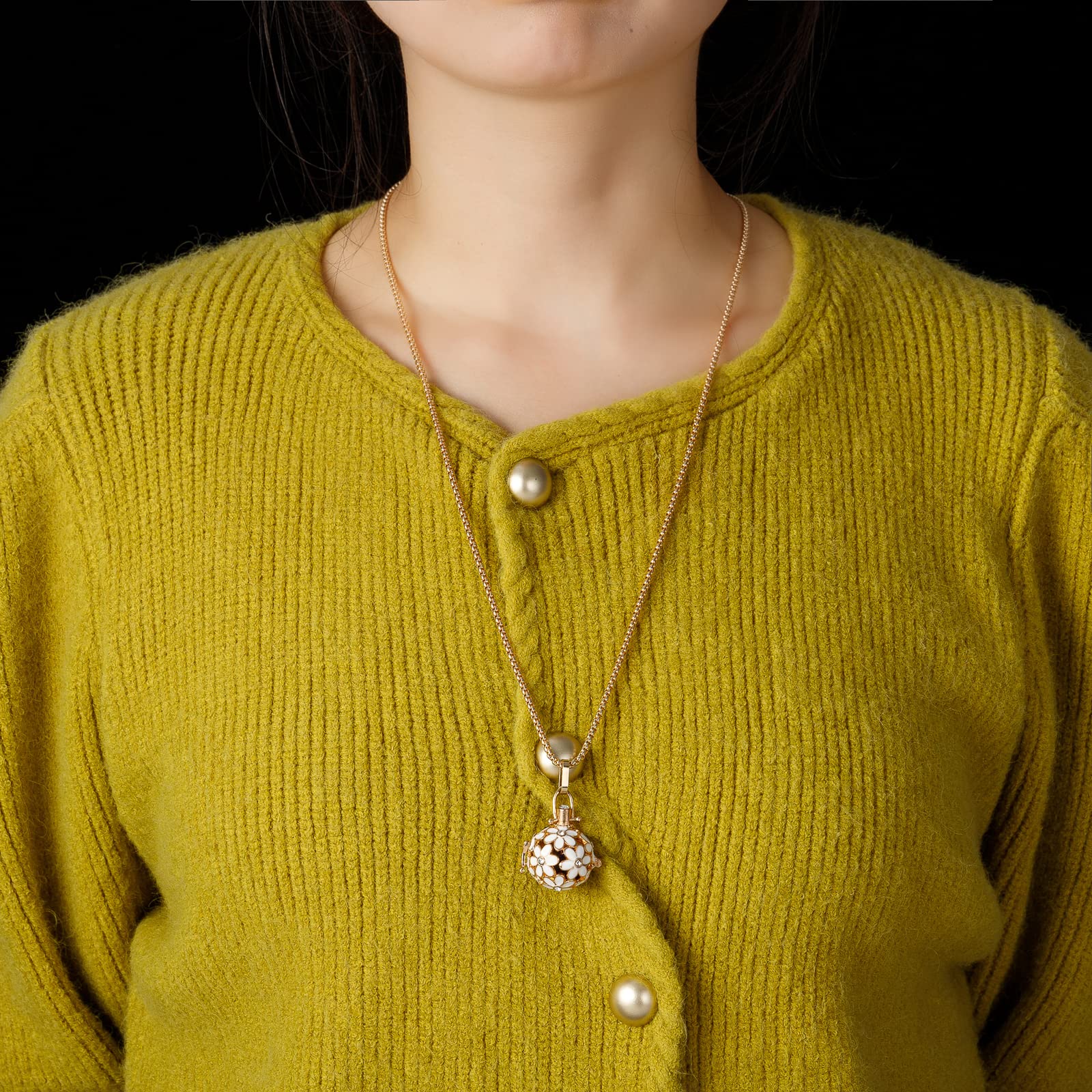 Model wearing YoungJewl diffuser necklace for aromatherapy fashion
