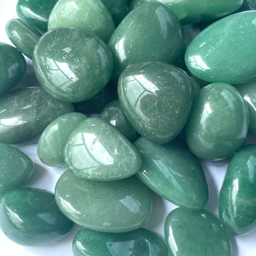 YUBONUS amethyst polished surface highlights natural texture and soothing aesthetics.