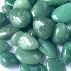 YUBONUS amethyst polished surface highlights natural texture and soothing aesthetics.