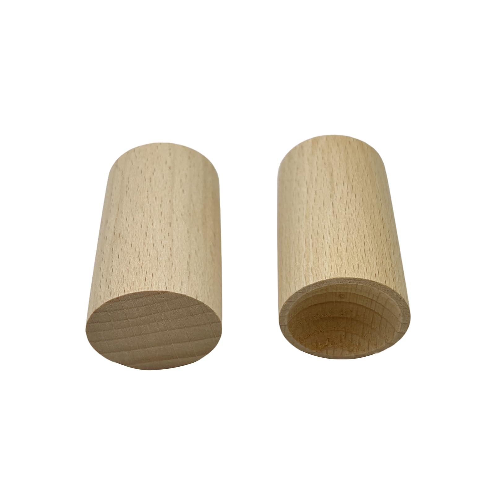 Yuqim beech wood diffuser placed in car for subtle aroma.