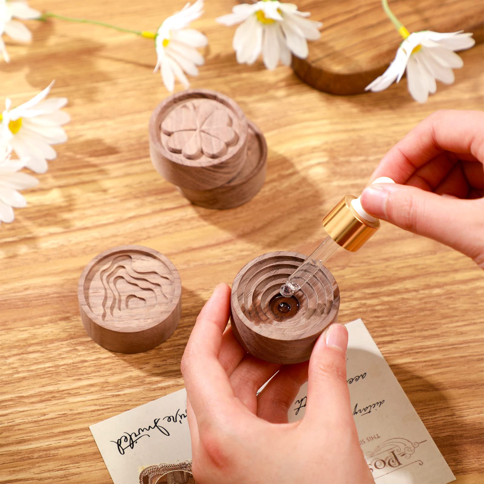 Zhehao wood diffuser four leaf clover adds decor while releasing fragrance.