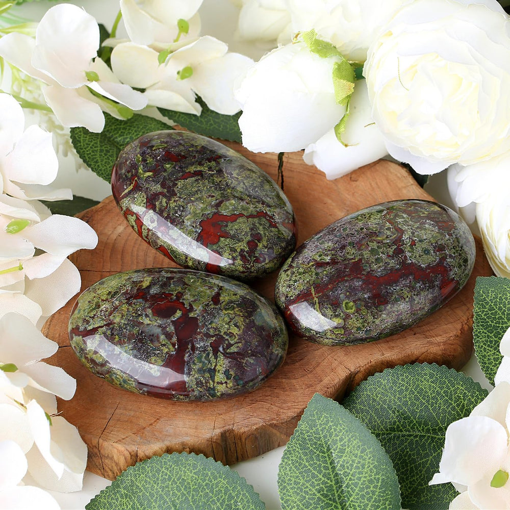 Zhiyuxi healing stone decor creates a peaceful desk or shelf ambiance.
