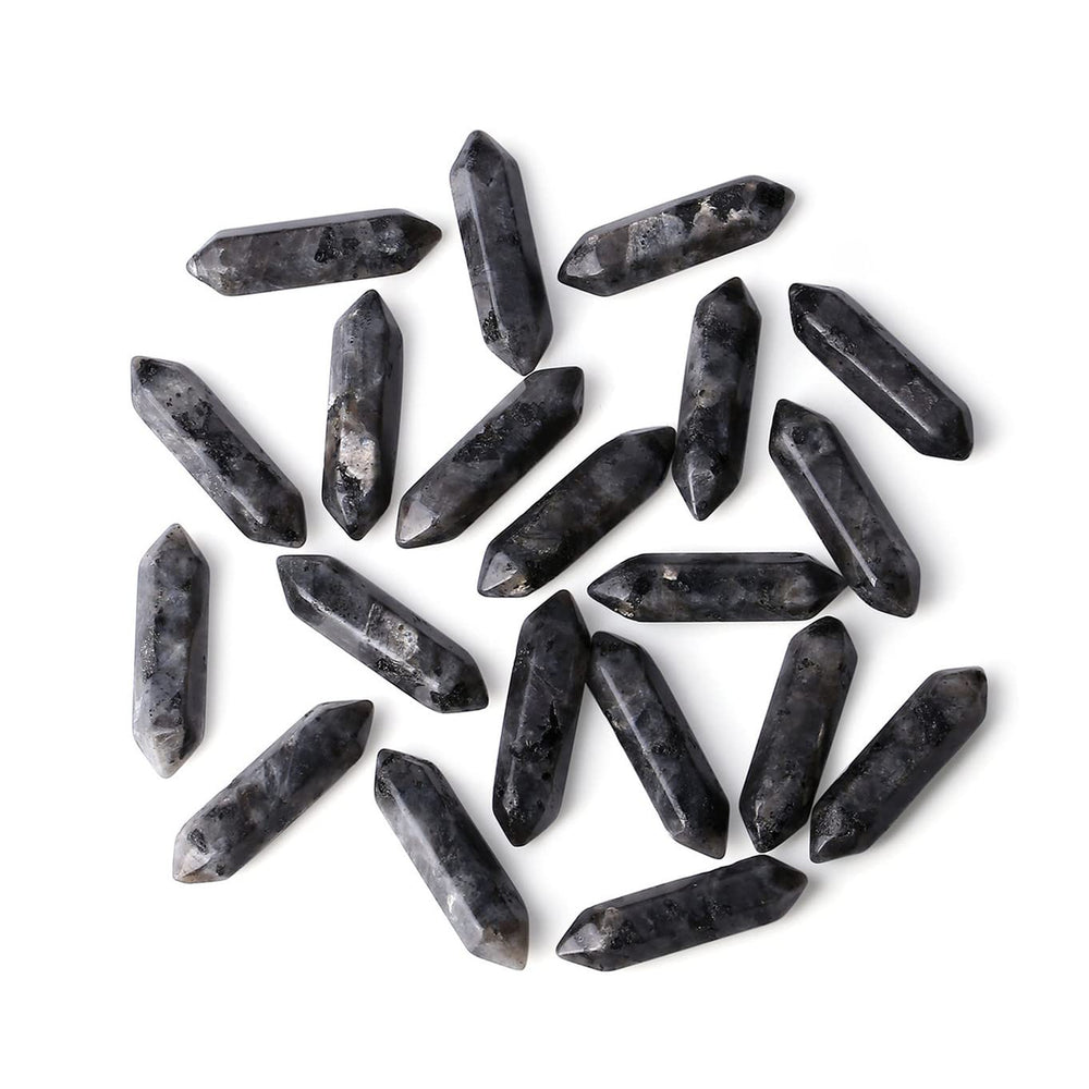 Pierre labradorite noire ZHIYUXI en baguette, favorisant la clarté mentale et le calme.
