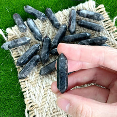Boîte cadeau ZHIYUXI avec pierres labradorite noire et carte logo.