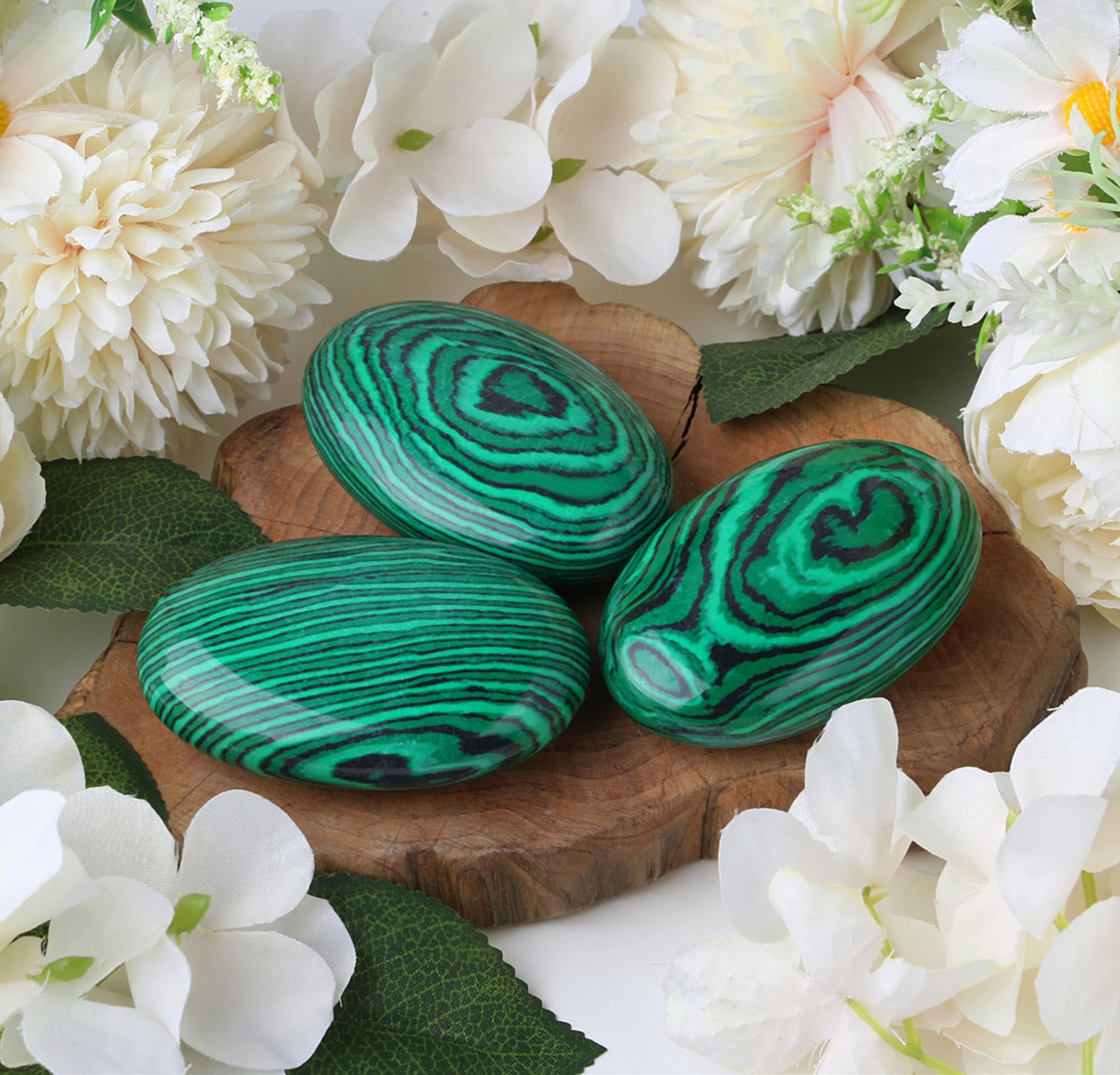 ZHIYUXI Malachite palm stone used in meditation setup with smooth polish.