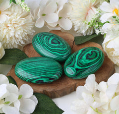 ZHIYUXI Malachite palm stone used in meditation setup with smooth polish.
