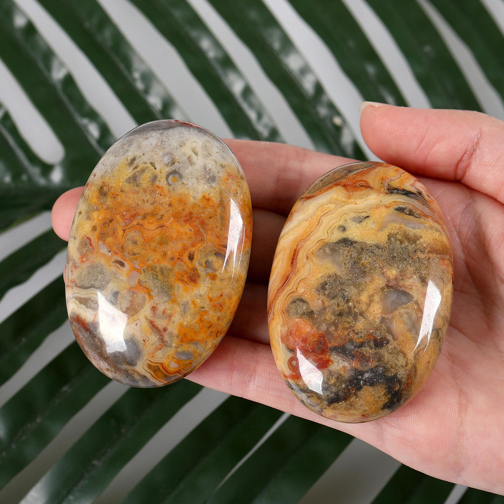 ZHIYUXI oval palm stone held in hand promotes relaxation