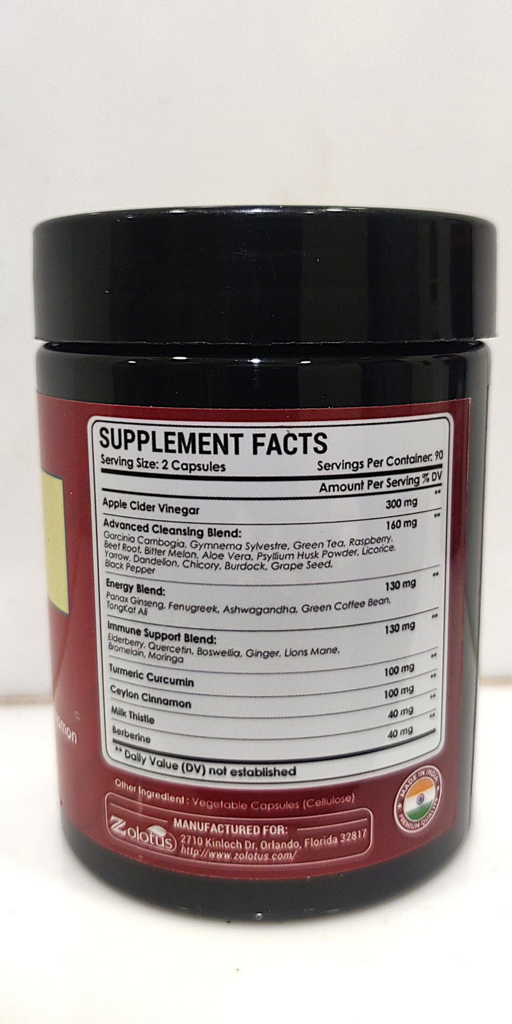 Closeup of Zolotus 32in1 label highlighting key ingredients cinnamon and turmeric