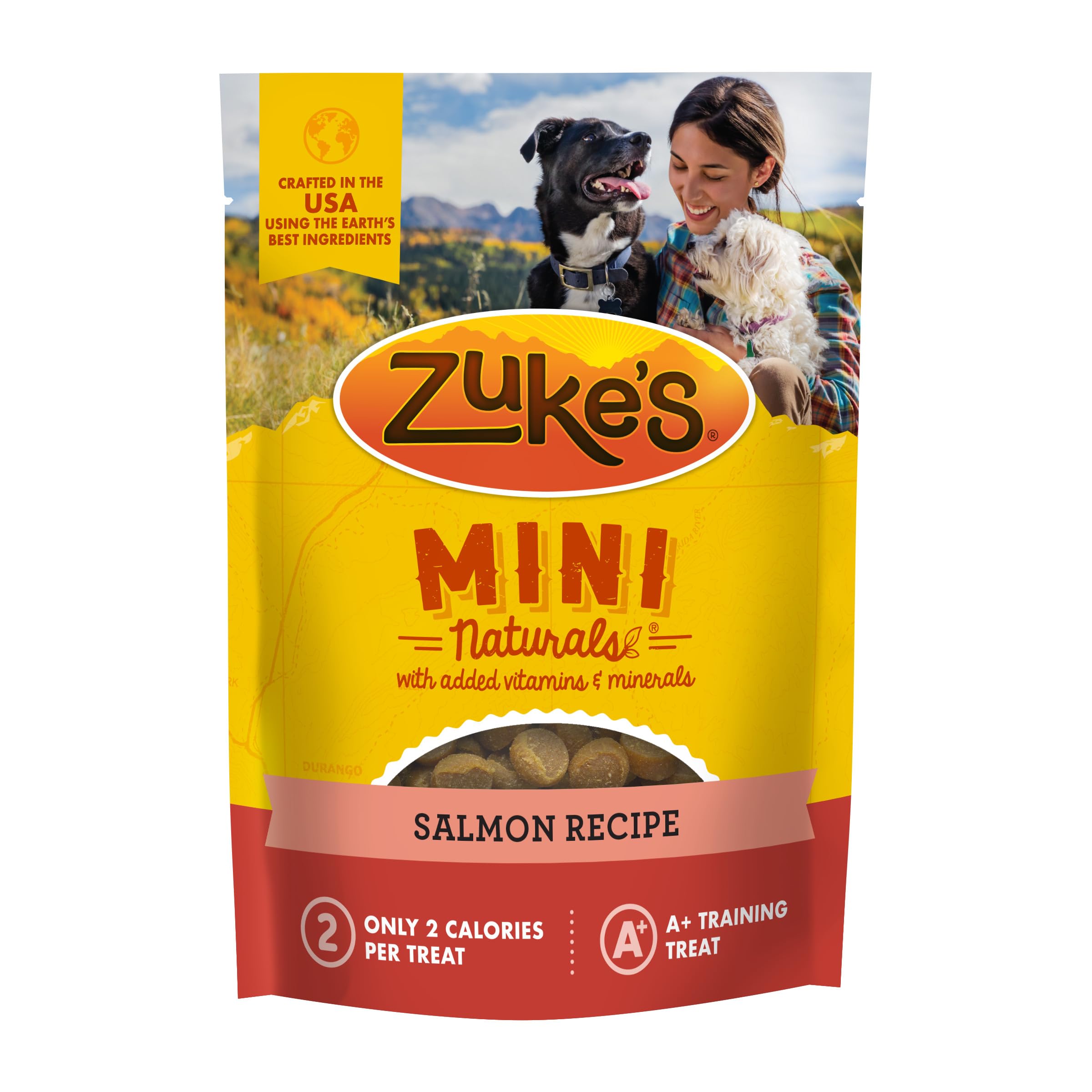 Zuke's Mini Naturals con salmón en bolsa reutilizable para entrenamiento al aire libre.